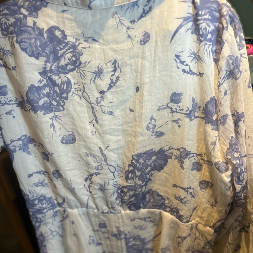 LulusFloral Blue and White Midi Dress NWT - Picture 7 of 7